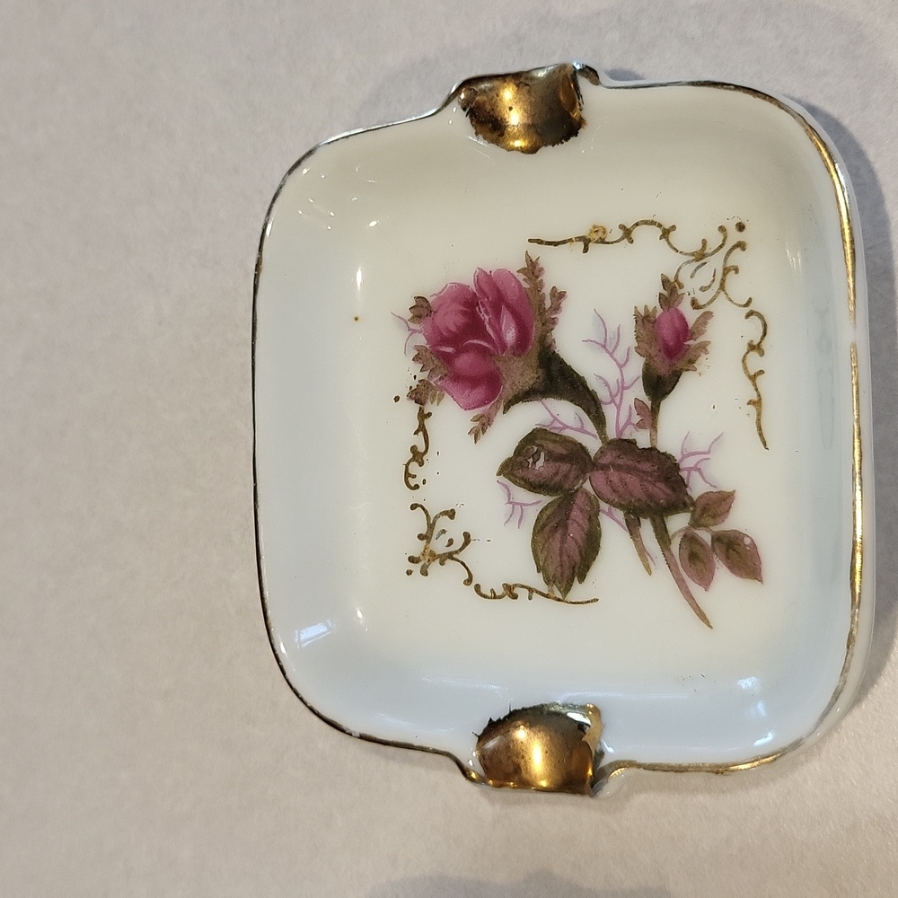 Vintag 1950's Set Of 3 Porcelain Royal Sealy MOSS ROSE Ashtrays with Gold Trim